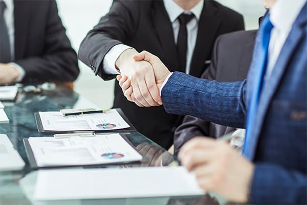 Business Is Struggling? How Small Business Loans Can Help | best business loans | Article Thumbnail